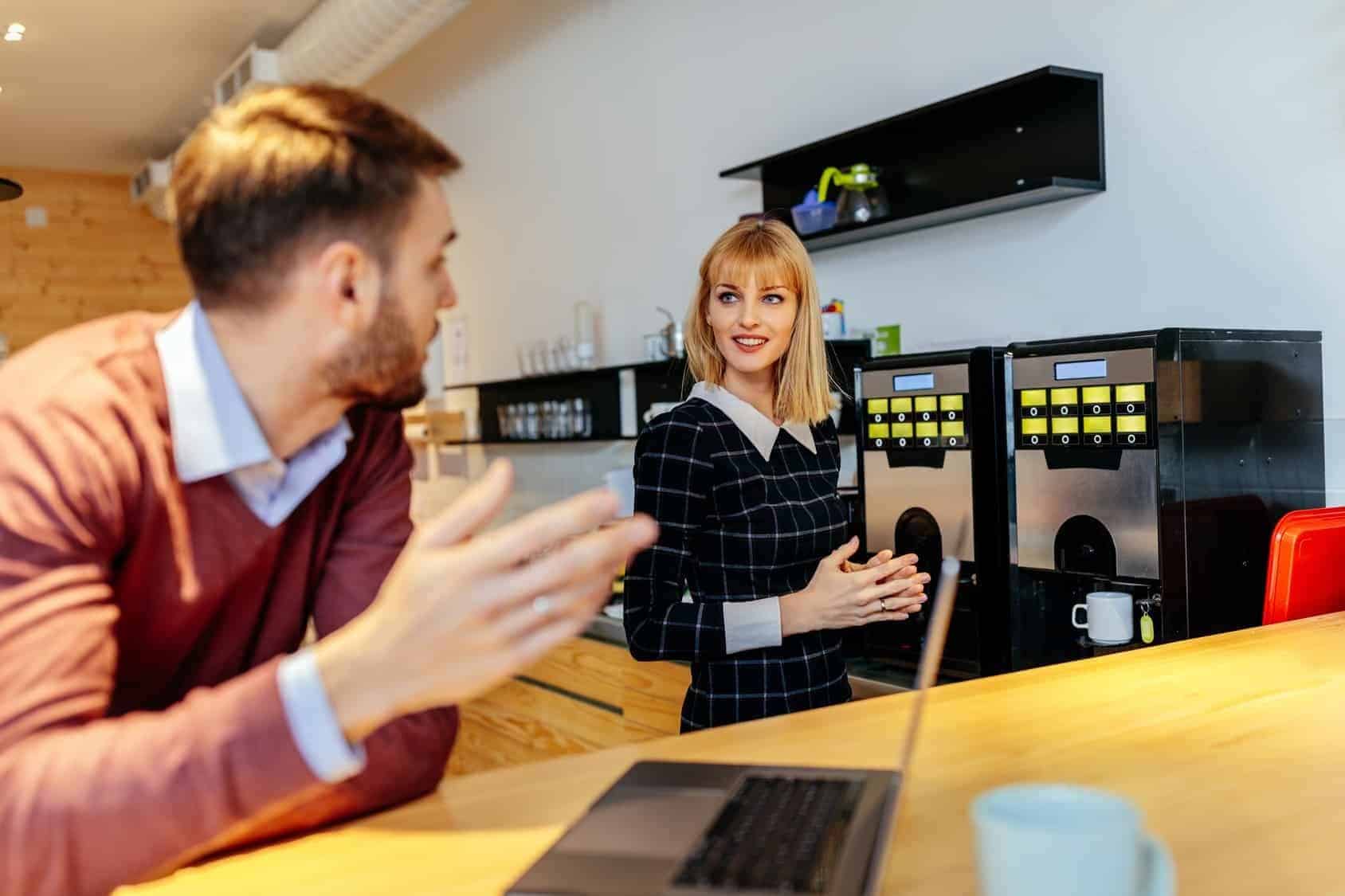 machine à café dans un bureau