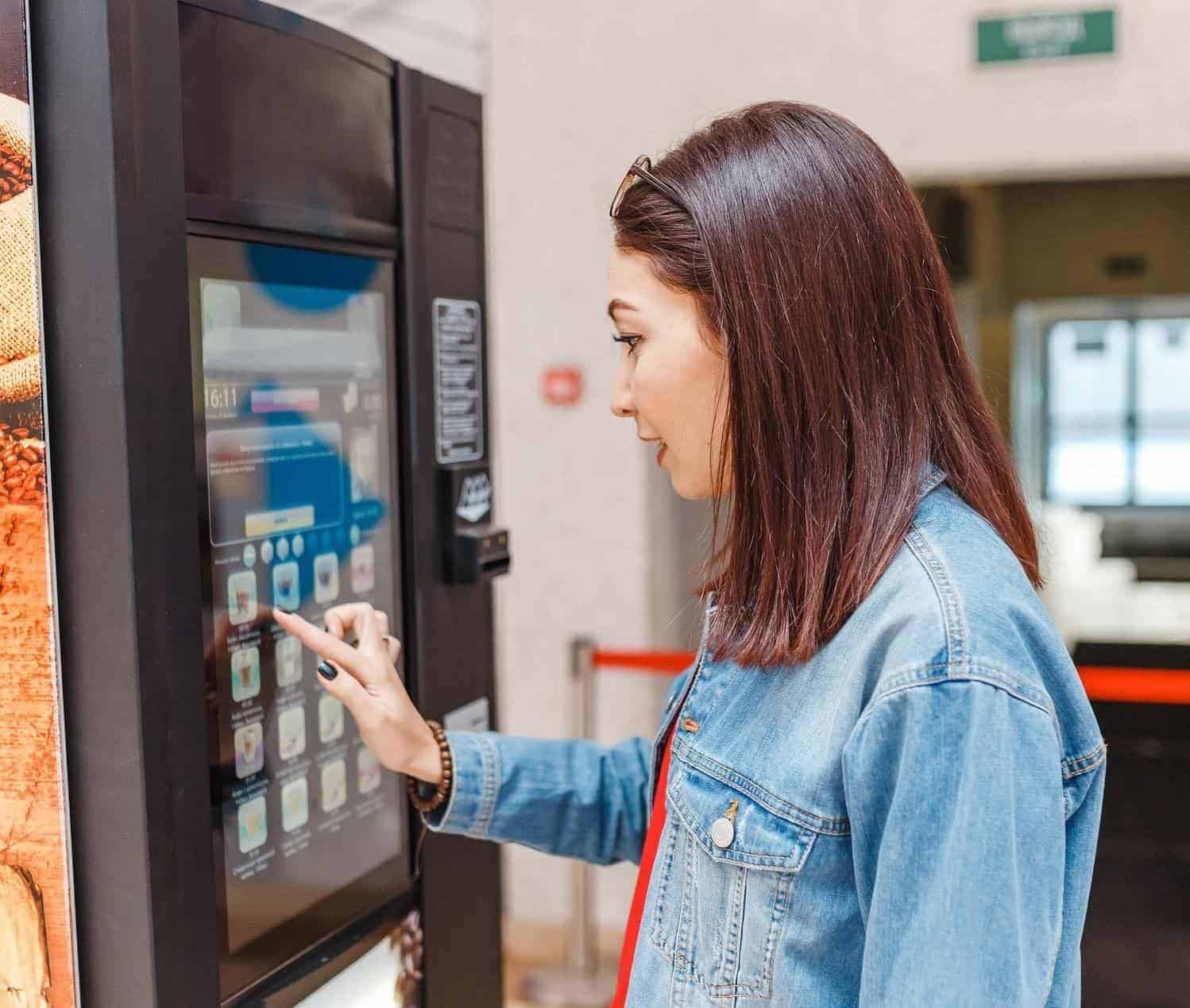 Exemple d'utilisation d'un distributeur automatique de boissons chaudes