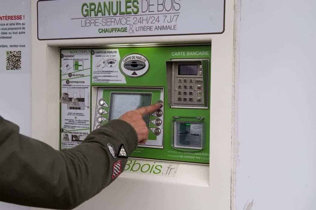 distributeur de granulé de bois 2-min